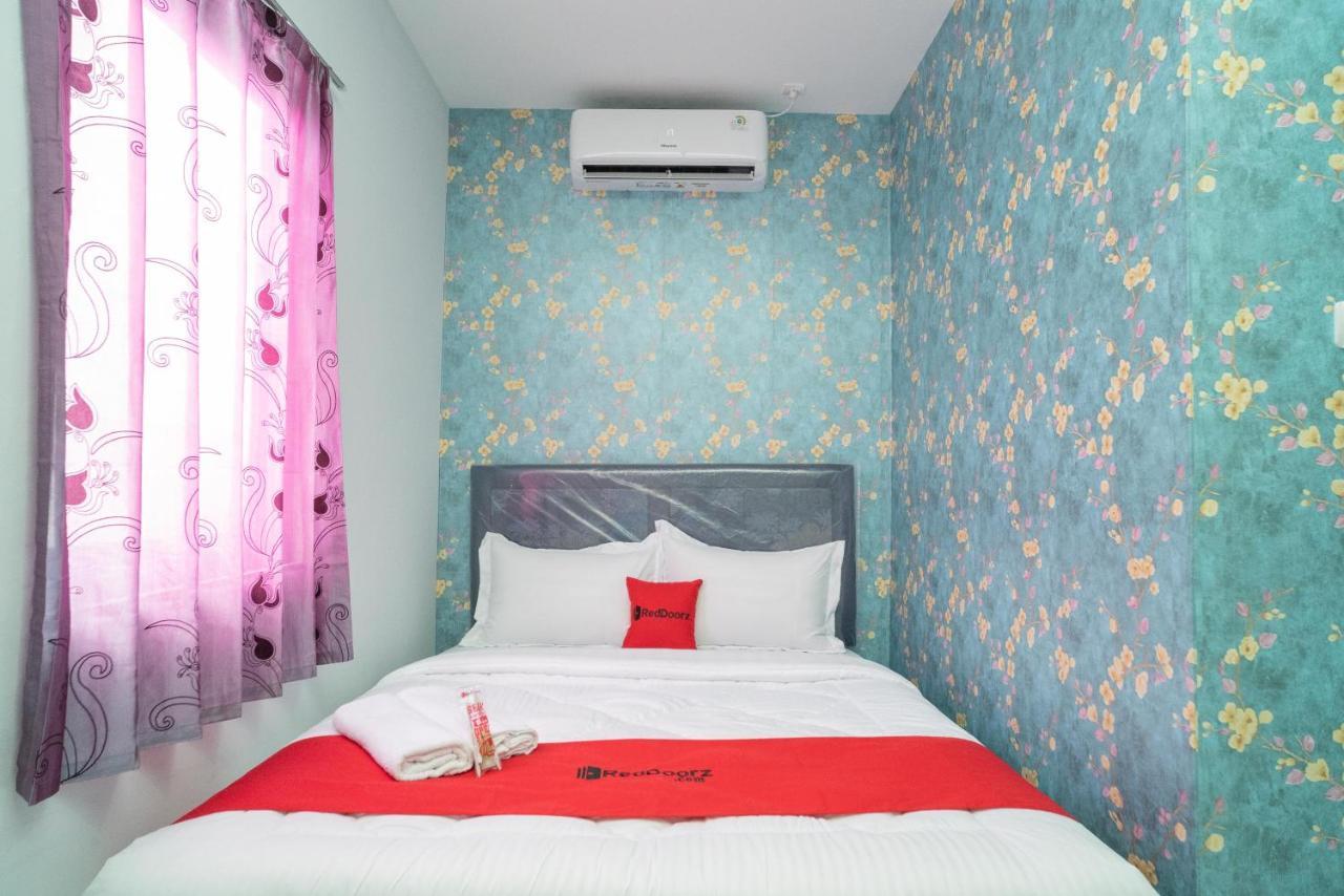 Reddoorz Plus Near Itc Cempaka Mas 2 Jakarta Exterior photo