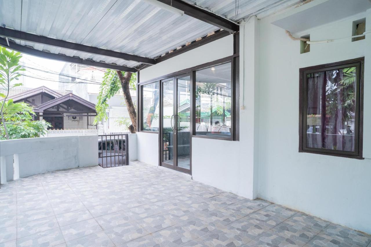Reddoorz Plus Near Itc Cempaka Mas 2 Jakarta Exterior photo