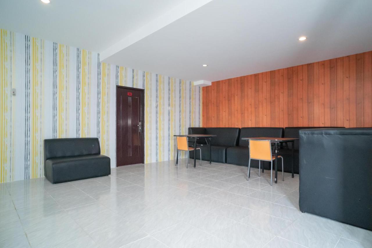 Reddoorz Plus Near Itc Cempaka Mas 2 Jakarta Exterior photo
