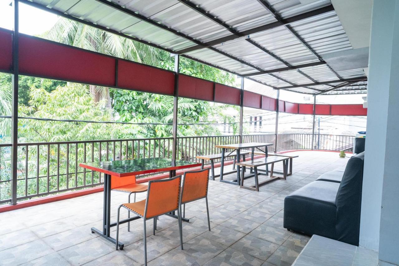 Reddoorz Plus Near Itc Cempaka Mas 2 Jakarta Exterior photo