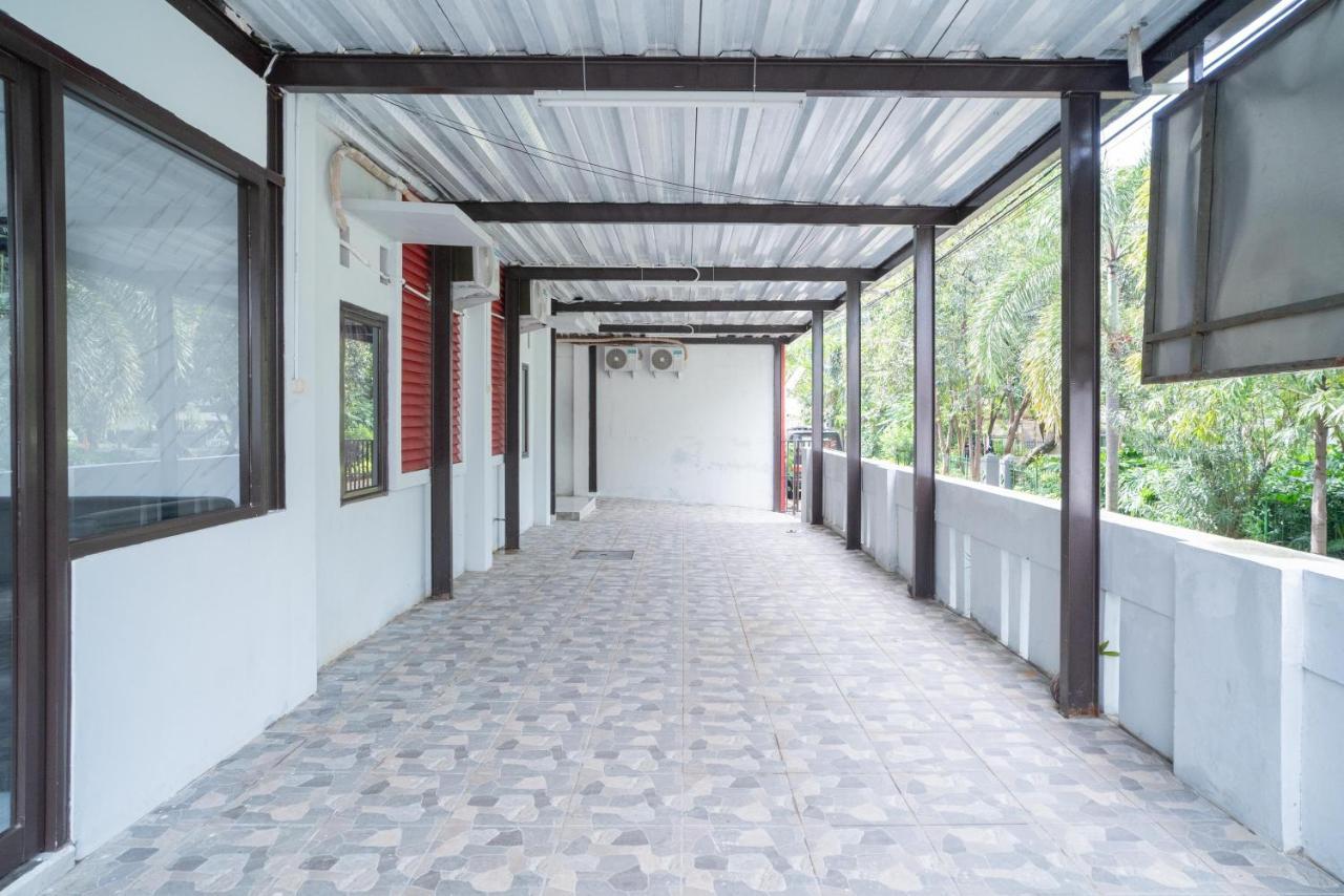 Reddoorz Plus Near Itc Cempaka Mas 2 Jakarta Exterior photo