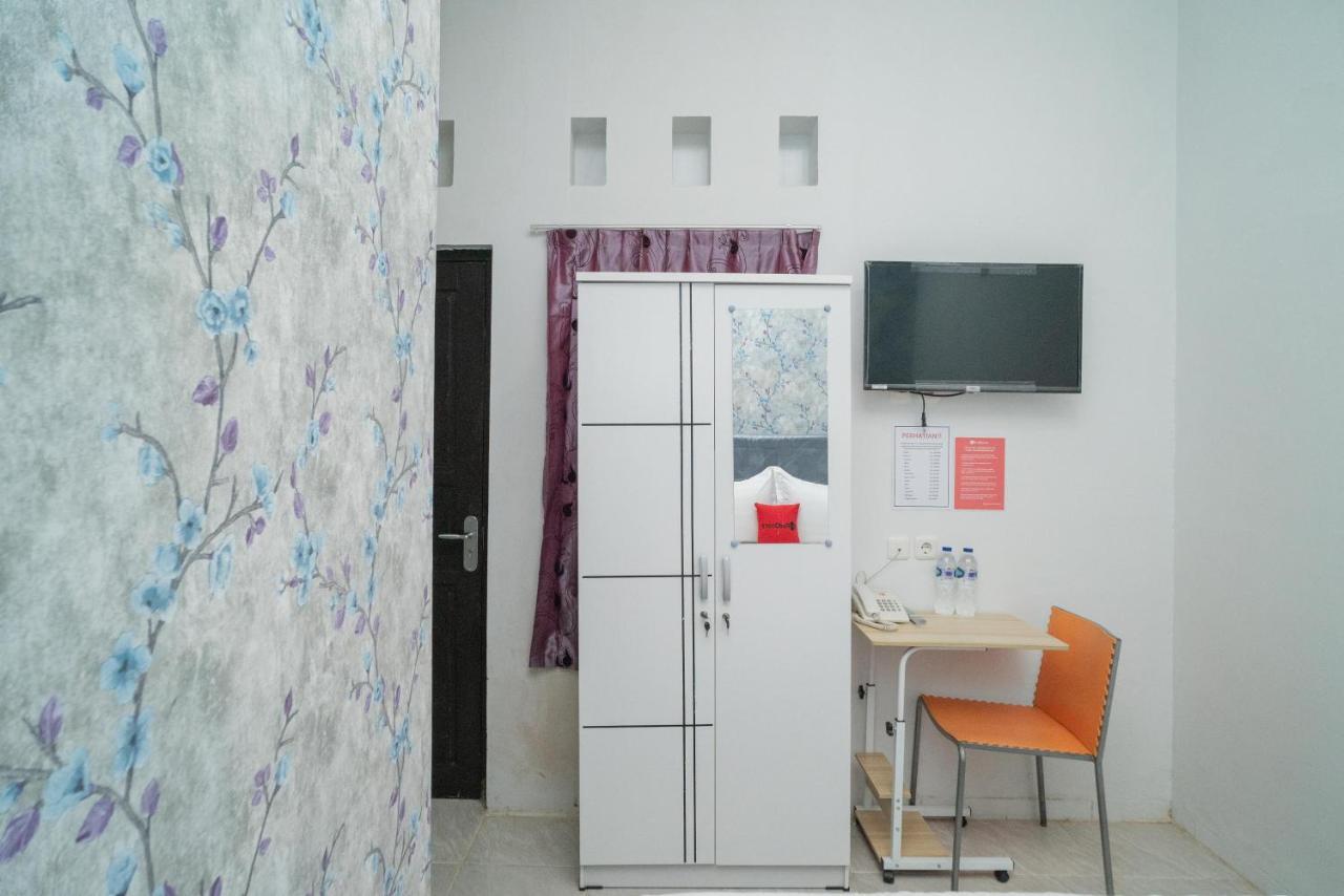 Reddoorz Plus Near Itc Cempaka Mas 2 Jakarta Exterior photo
