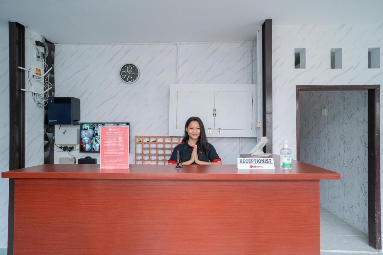 Reddoorz Plus Near Itc Cempaka Mas 2 Jakarta Exterior photo