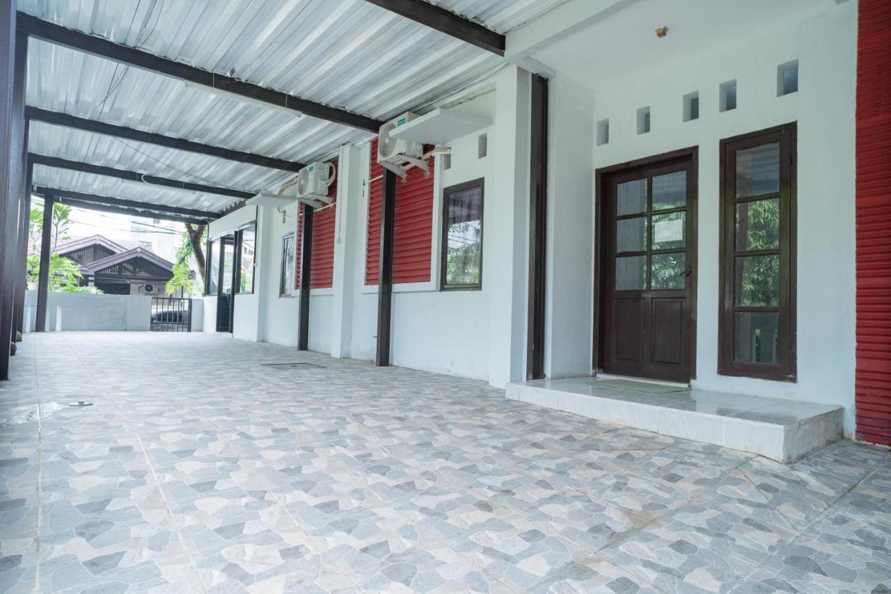 Reddoorz Plus Near Itc Cempaka Mas 2 Jakarta Exterior photo
