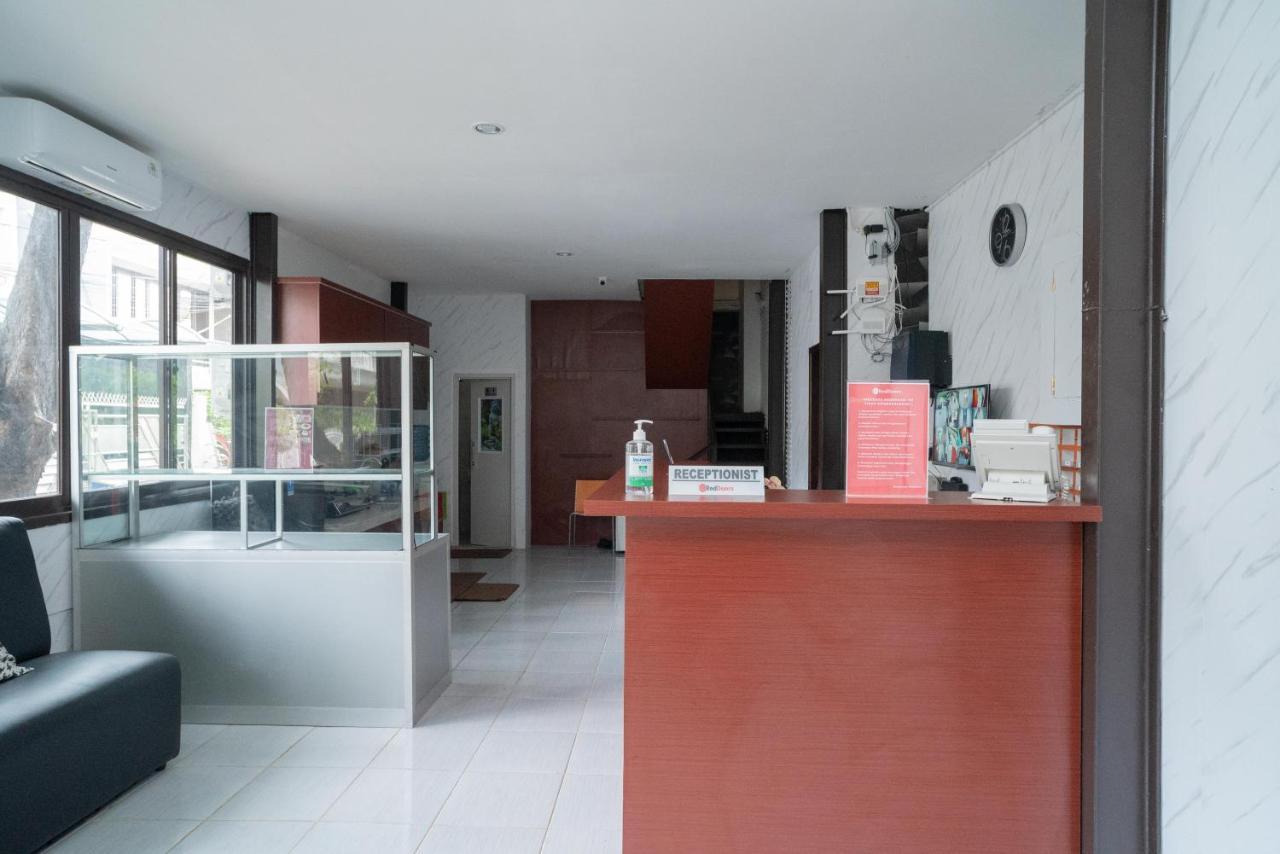Reddoorz Plus Near Itc Cempaka Mas 2 Jakarta Exterior photo