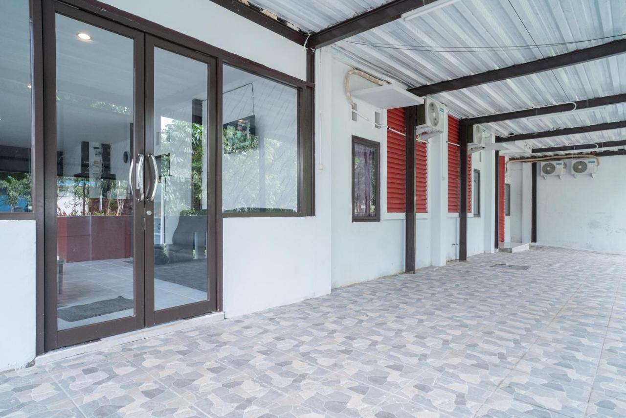 Reddoorz Plus Near Itc Cempaka Mas 2 Jakarta Exterior photo