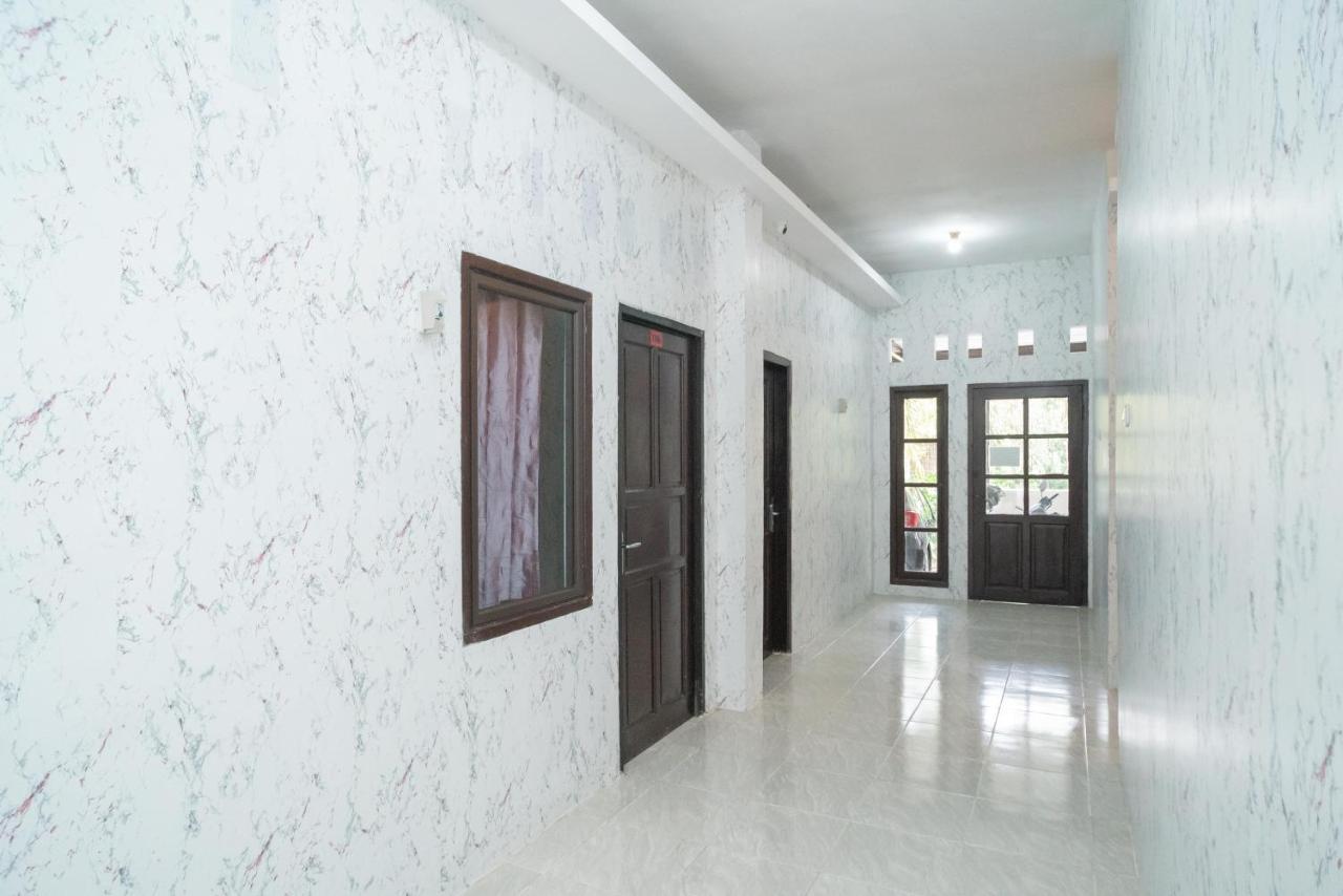 Reddoorz Plus Near Itc Cempaka Mas 2 Jakarta Exterior photo